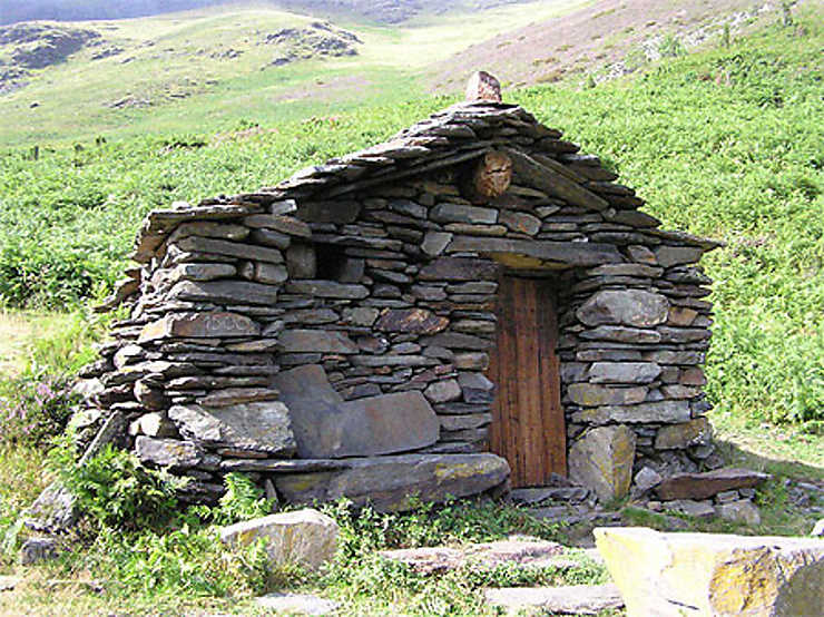 AxeHaft's tweet photo. Stone Shepherd Cottages.
Around the world you can find little stone cottages used by shepherds in the summer seasons. They are usually found in higher elevations where flocks are grazing in the warm months. Built to last generations.
#buildwithstone https://t.co/Rjxk0hFy2C