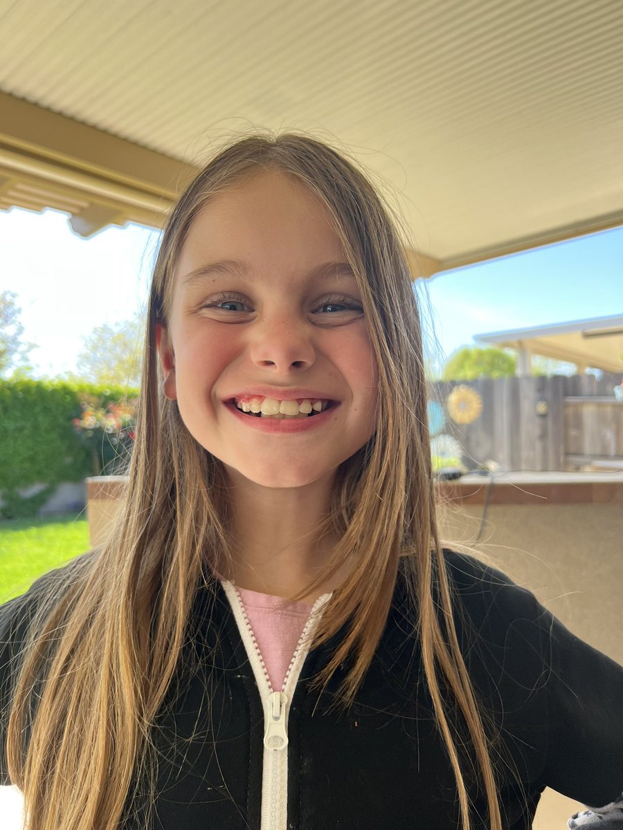 SFGiantsChica's tweet photo. Ayyy my baby girl, mi chula, she got her braces off today and I can’t even handle her face 💕💕💕 #KateRenee https://t.co/3Pi09Tg5dz