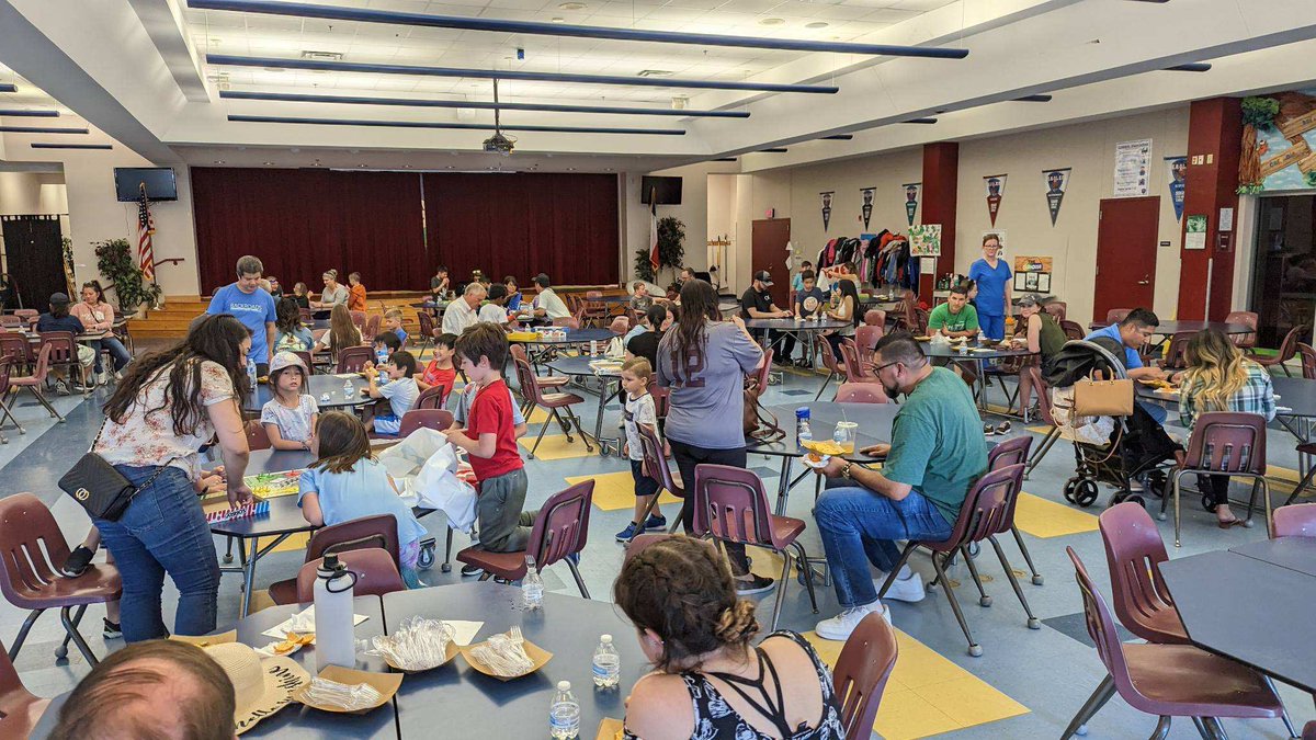 FresEaglesPTA's tweet photo. Such a fun game night! Thank you families for coming out last Friday with your Eagles 🦅 Post your pictures and tag us! #fres117 #freedomeaglespta #CelebrateKISD https://t.co/LqiWuyaPBL