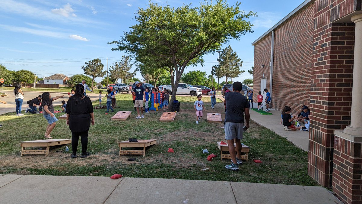 FresEaglesPTA's tweet photo. Such a fun game night! Thank you families for coming out last Friday with your Eagles 🦅 Post your pictures and tag us! #fres117 #freedomeaglespta #CelebrateKISD https://t.co/LqiWuyaPBL