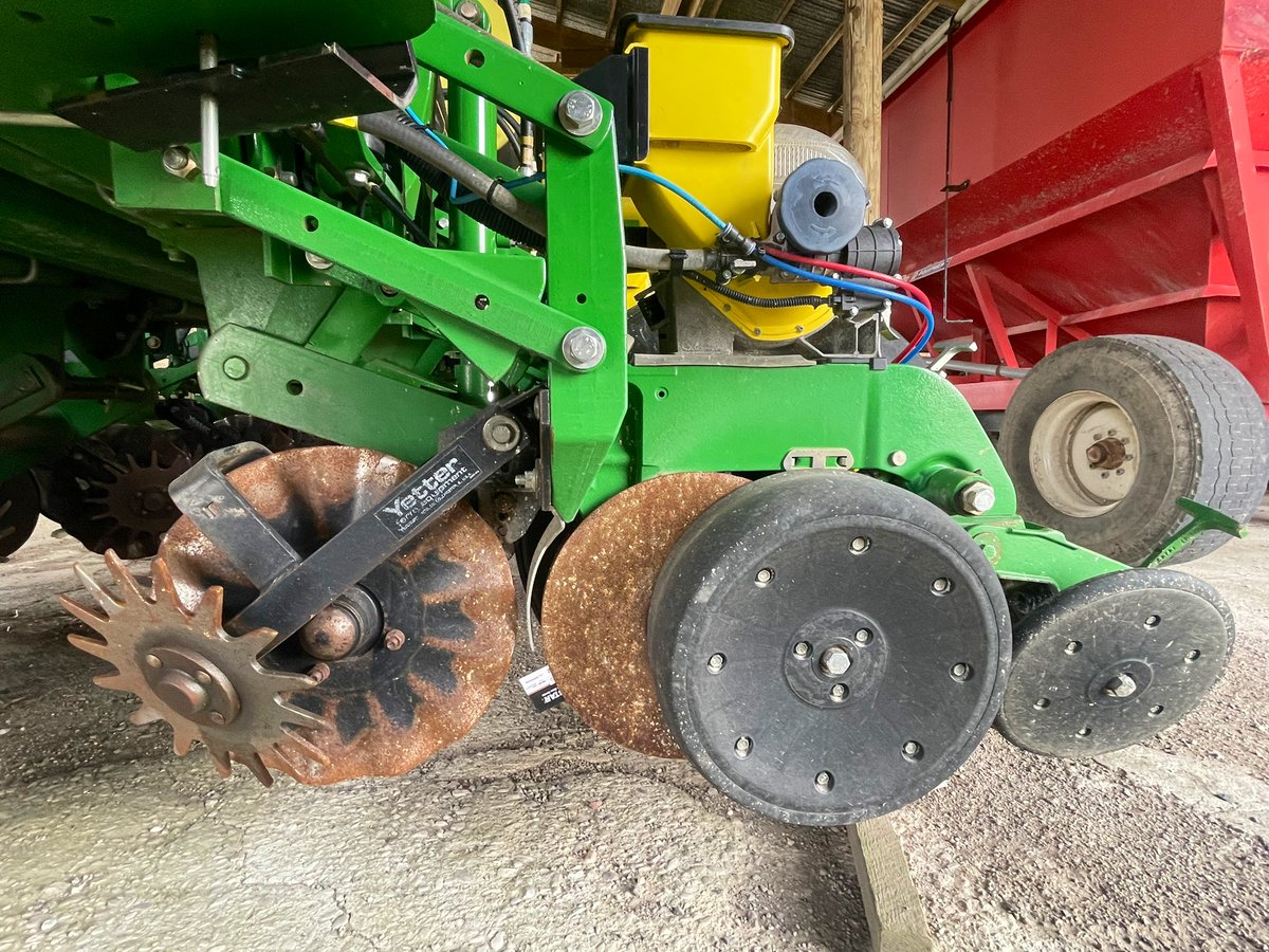 For sale, 
John Deere 1770NT 16 row planter, 
30 inch rows. 
All original /planted less then 6000ac. Individual row shut off, notill coulters, row cleaners &amp; liquid fertilizer. $110,000
519-525-2666
Selling for a neighbour, Retweet’s appreciated.