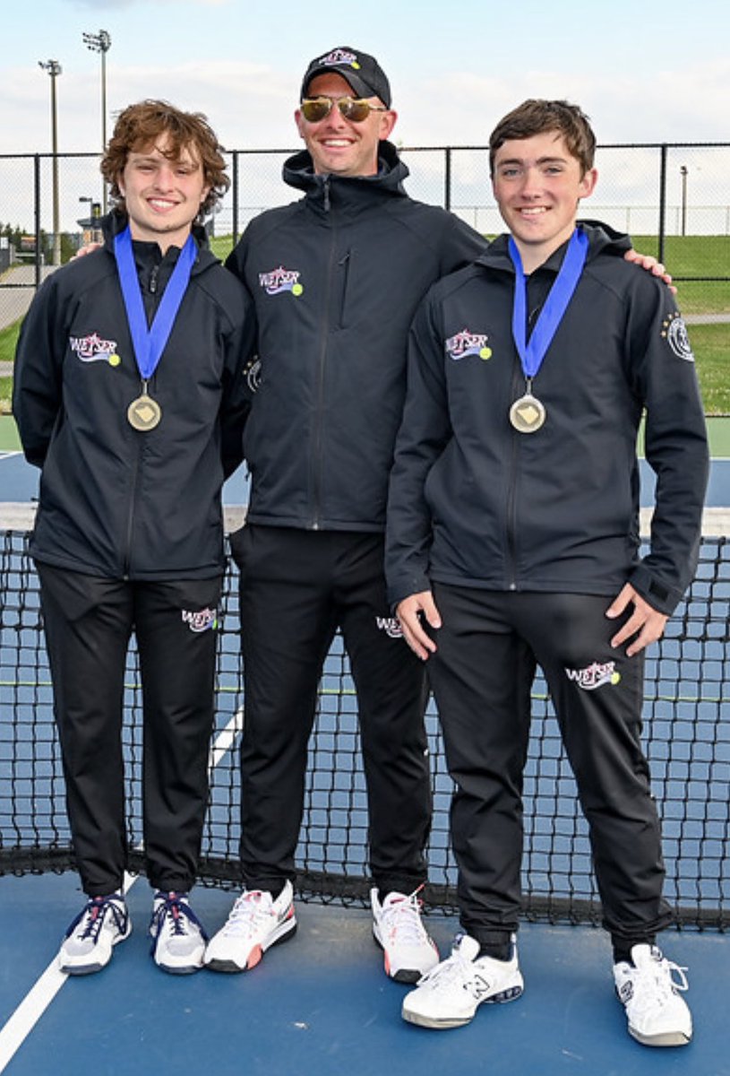 Weiser10is's tweet photo. Weiser’s County Champions!🥇🥇
Eric Yazemboski def. Wyomissing 6-0 6-3 to win the flight 3 county title
Reed Kopcik def. Wilson 6-4 6-4 to win his 2nd straight county title!
#anchordown⚓️ #RTB #TruststheProcess
📸@jamminsnookie @CWScoutsSports @ConradWeiserHS @Conradweiserasd https://t.co/xk2FmG4EtJ