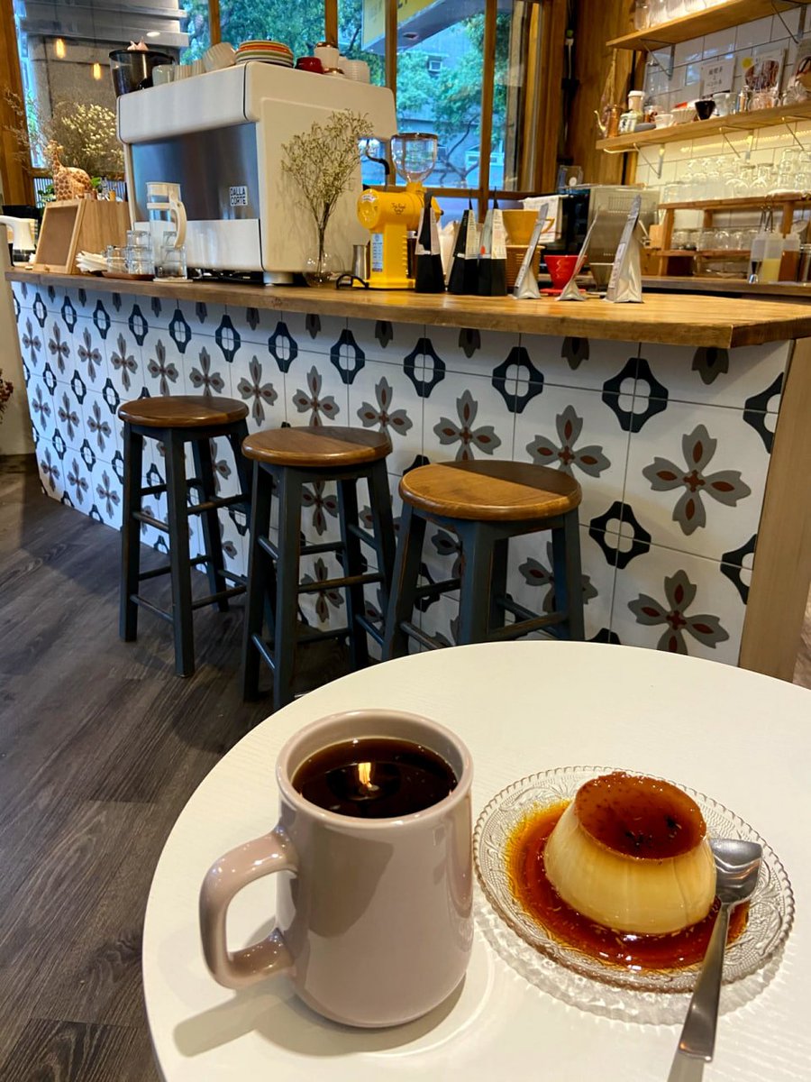 Jane0508Jane's tweet photo. Don't feel like having toast for breakfast, so i ordered a tempting looking pudding https://t.co/lJcgYp2pdy