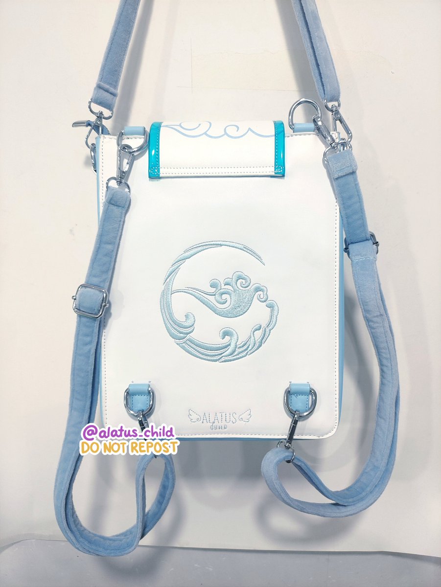 alatus_child's tweet photo. 🌷☁️ LAN XICHEN BAG☁️🌷

❦ size: 22 x 28 x 8 cm
❦ PVC window pocket with blue insert for pins (as ita bag)
❦ magnetic gusu lan buckle
❦ embroidered details
❦ 1 shoulder / 2 backpack soft straps 

#MDZS #mdzsbags #LanXichen #藍曦臣 https://t.co/K8xvKgij0j