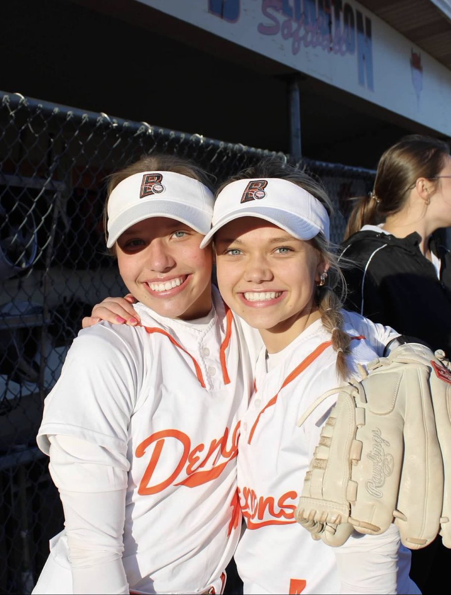 Final at Franklin:
BHS 3, Franklin 8
<a href="/KBerezowitz/">Kati Berezowitz</a> 3-4 with a single, double, triple
<a href="/mollyberez/">Molly Berezowitz</a> 💣 w/RBI

#sisterpower

Back at it tomorrow vs Delavan!