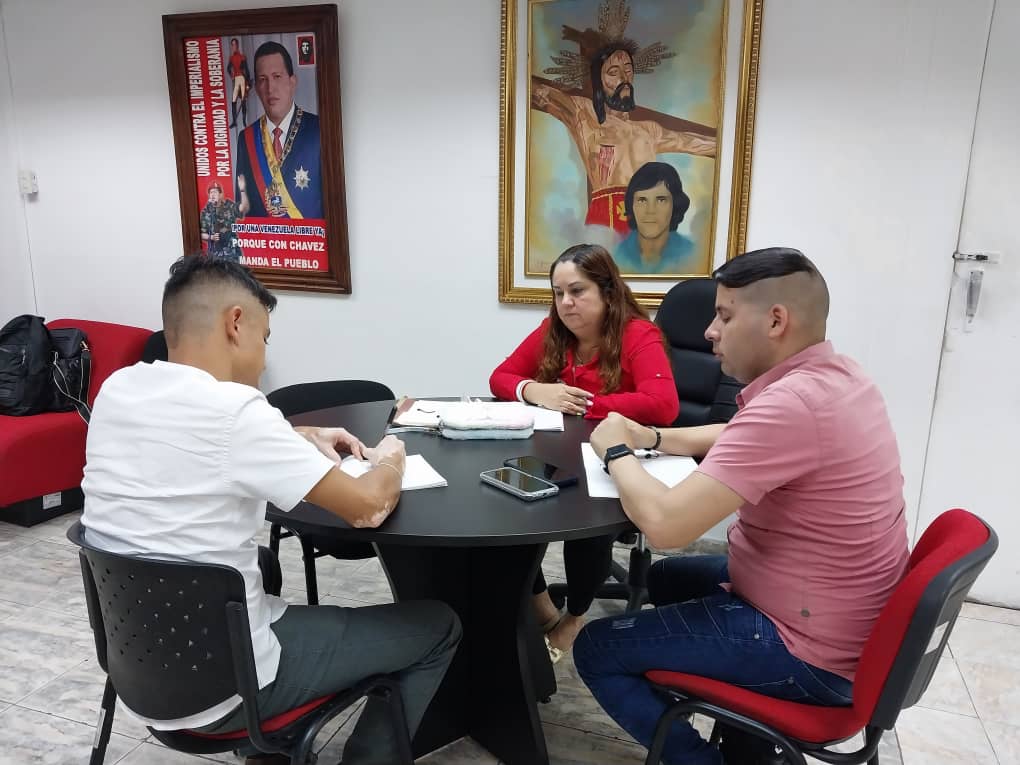 Berzabethg1's tweet photo. #24Abr 🇻🇪👍🏻 Jefe de ZET, Ana @Berzabethg1 Gandica, realizó Mesa de trabajo con Licenciado Luis Claro Representante de UNICEF por el Cluster de Educación para garantizar atención oportuna para nuestras niñas y nuestros niños @NicolasMaduro @_LaAvanzadora @Mippcivzla @MPPEDUCACION https://t.co/uVkDsLjTrW