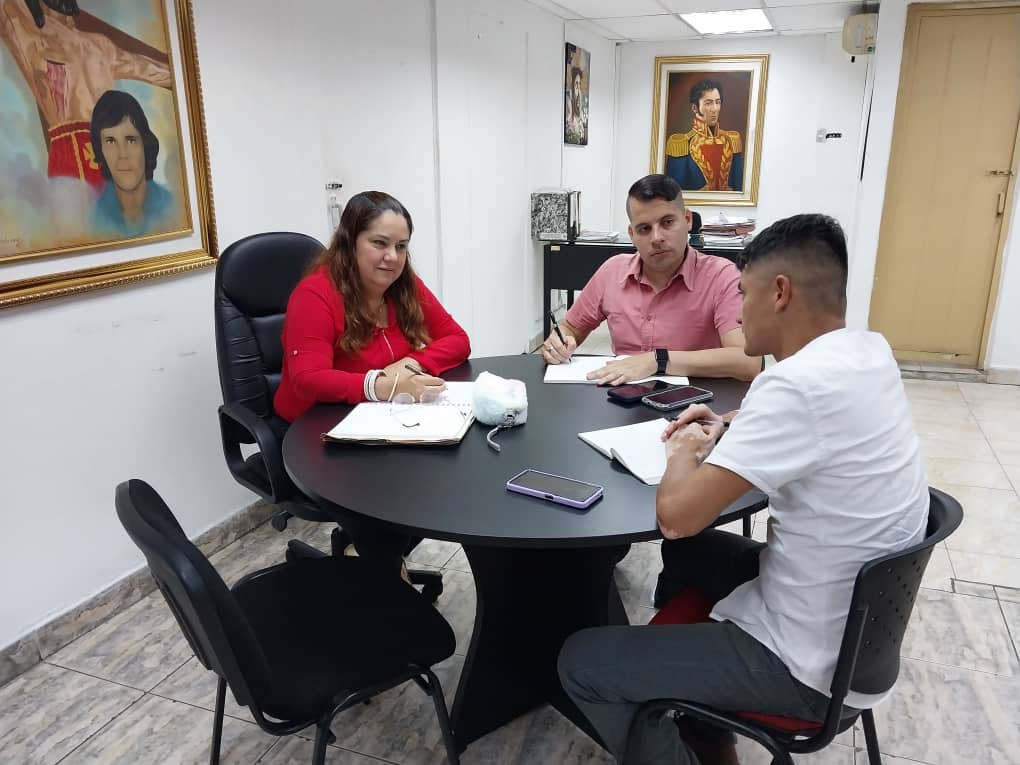 #24Abr 🇻🇪👍🏻 Jefe de ZET, Ana <a href="/Berzabethg1/">Berzabethgandicaoficial</a> Gandica, realizó Mesa de trabajo con Licenciado Luis Claro Representante de UNICEF por el Cluster de Educación para garantizar atención oportuna para nuestras niñas y nuestros niños <a href="/NicolasMaduro/">Nicolás Maduro</a> <a href="/_LaAvanzadora/">Yelitze Santaella</a> <a href="/Mippcivzla/">mippci</a> @MPPEDUCACION