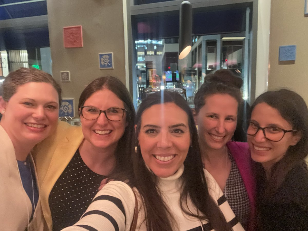 JGautreauxMD's tweet image. @WNGtweets dinners are for making new friends! And meeting your long-time Twitter friends in person! What a fabulous night of #AANAM! We are so fortunate in Neurology to have this amazing group of women supporting each other! @AANmember @melissarayhill @JenniferRobblee
