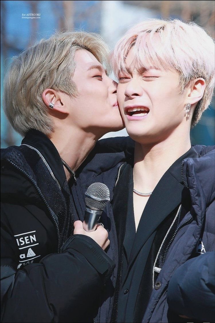 fruuitoflove's tweet photo. i haven’t been able to get moonbin or his beautiful smile out of my head since i heard the news.

i just hope he’s somewhere he can be happy. rest easy my love, see the stars for us okay :) 

i send my love to moon sua and everyone who was touched by this beautiful soul. https://t.co/FJw9p49Jx0