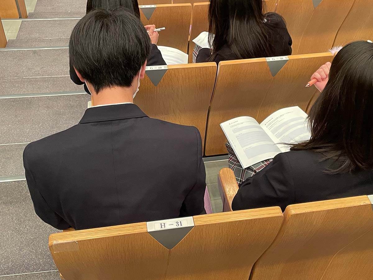 twiceplan's tweet photo. 京都外大西高校の国際文化コースで、オリジナルの演劇づくりに取り組む『ドラマワーク』がスタート！

https://t.co/t3nCf0K98w

#京都外大西高校 #ドラマワーク #探究学習 https://t.co/213creLP0g