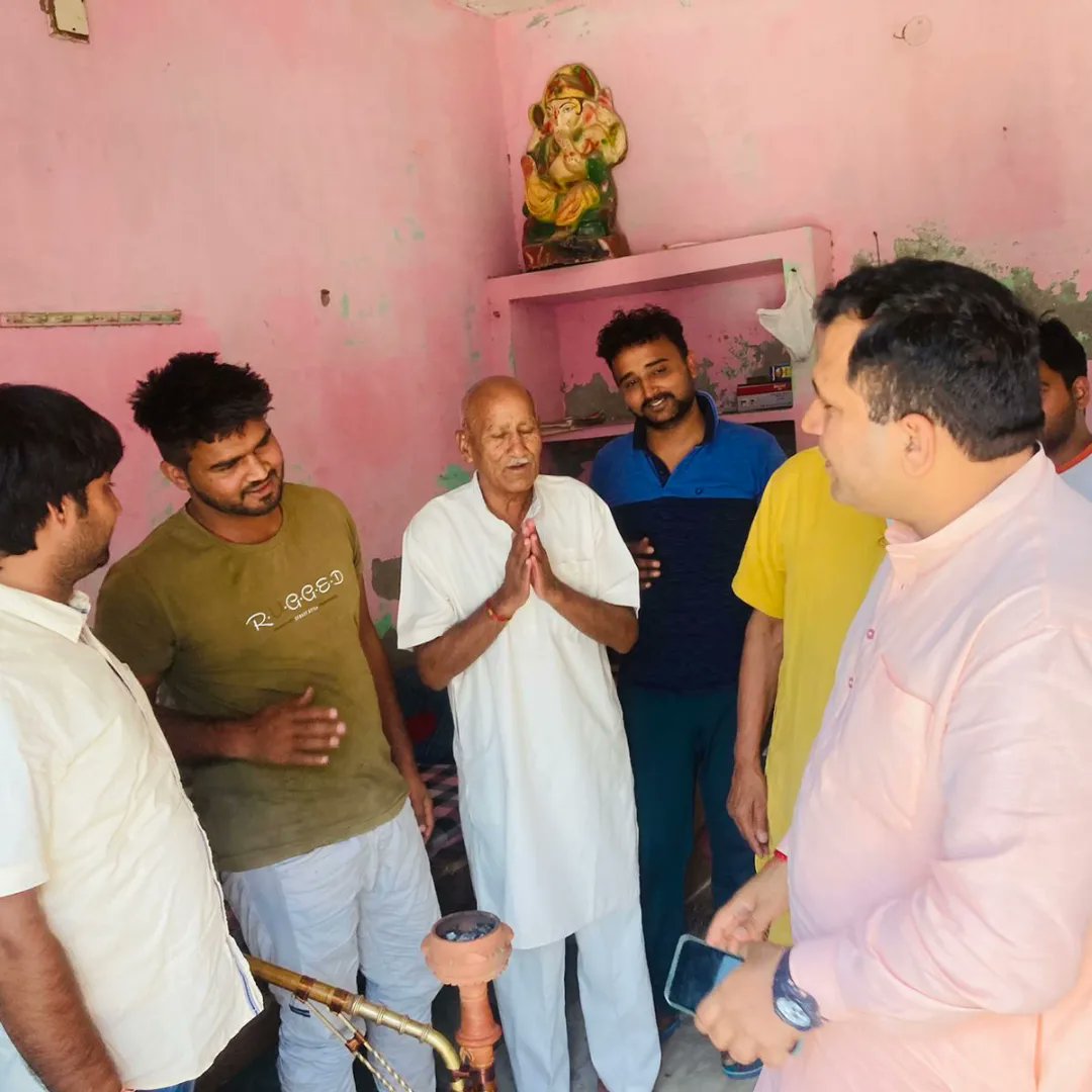 NaveenBunty4BJP's tweet photo. सुबह सुबह अपने @bahaduragarha के गांव #dabodha में #जनसंपर्क_अभियान किया। और  युवा व बुजर्गो के साथ चाय पर चर्चा की।#आपका_बेटा_आपका_Bhai
@NaveenBunty4BJP
@OPDhankar @BjpBiplab @AdityaDhankar1 https://t.co/n2cNPvCfrh