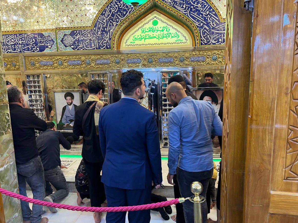 jam3aama's tweet photo. قبل قليل..
المرقد الطاهر للسيد الشهيد محمد الصدر ونجليه (قُدست أسرارهم) يفتح أبوابه للزائرين. https://t.co/1B9XRHbh64
