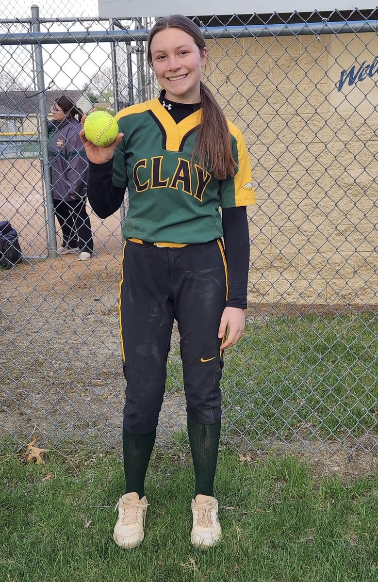 MadisonFranke's tweet photo. The hard work at the @redshedbaseball  is paying off! I hit my 4th Homerun of my High School season. @DrCoachBrown5 @CoachNeubauer_6 @CoachJexx_RMU @jess_bracamonte @CoachKnerem @Paige_McMenemy @ExtraInningSB @RiseballRecruit @ohiostingrays08 @ClaySoftball https://t.co/dqPIc2R9dn