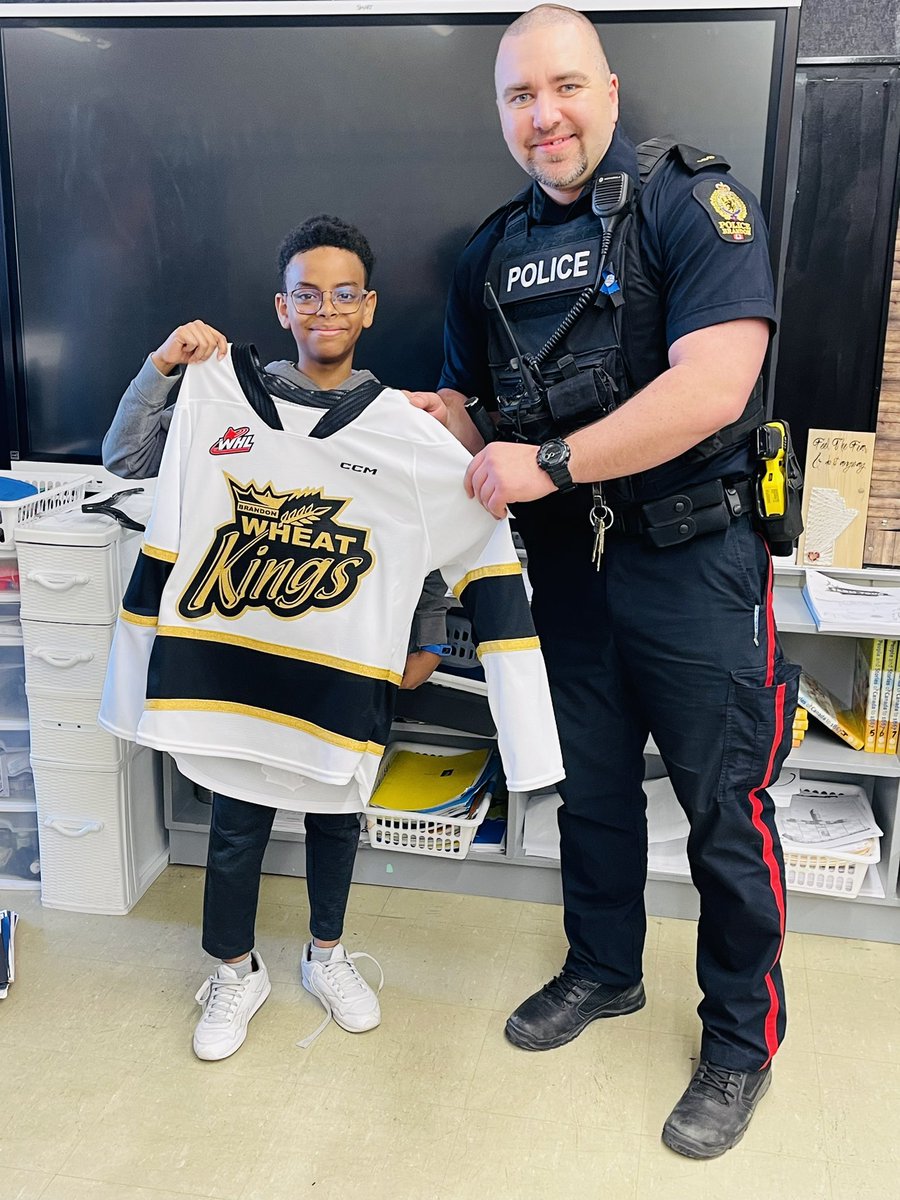 Nabeyu was the lucky winner for the patrol contest at the March 17th Wheat Kings game! 👏🏻🏒 Thank you Constable Medwechuk for being our <a href="/bpssro/">Brandon Police SROs</a>. 😊 #BSDSchools #WheatKings #bdnmb