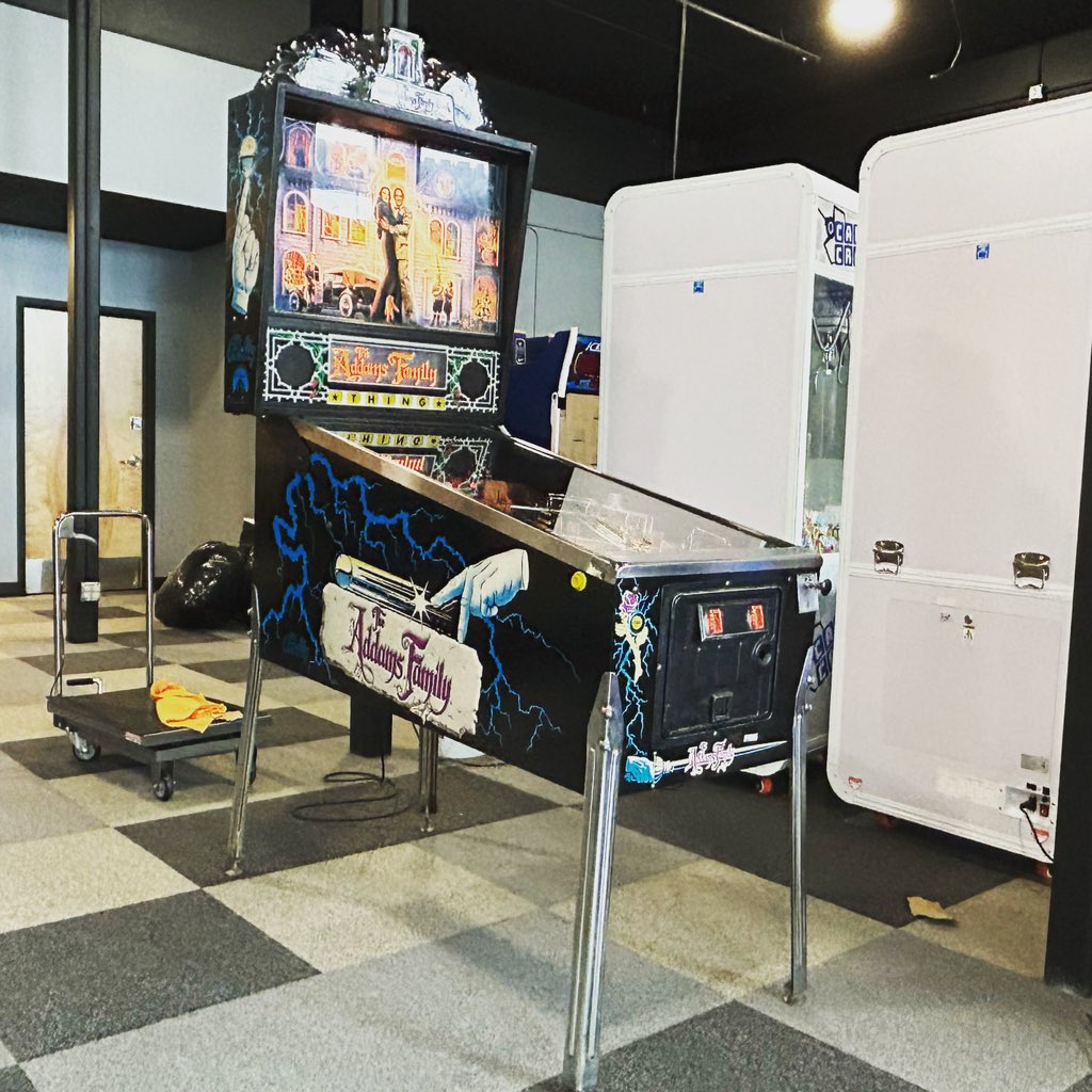 wsarcade's tweet photo. Look at this cutie!
#pinball #addamsfamily #newhome #wsarcade #alkibeach https://t.co/yI5hxs0YJE