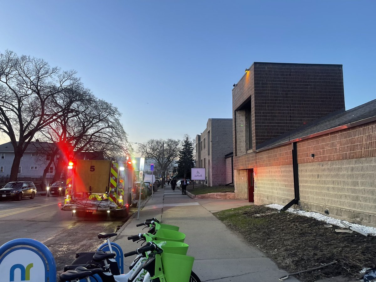 JamalOsmanMN's tweet image. Fire at 26th &amp;amp; Bloomington mosque. Police and firefighters are on the scene.