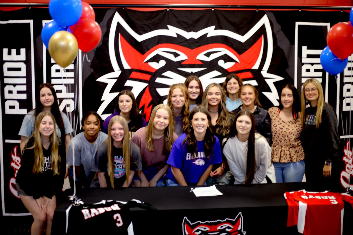abbye_carver's tweet photo. 110% Committed! 
Emmanuel beach volleyball team here I come! Can’t wait for the fall ❤️💙💛
@RabunVolleyball https://t.co/GJzOHVLB66