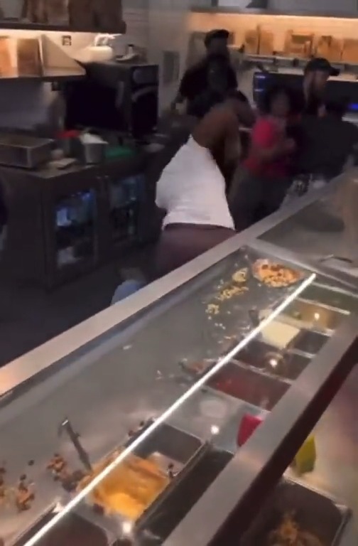 Daily Loud on Twitter "Chipotle fight"