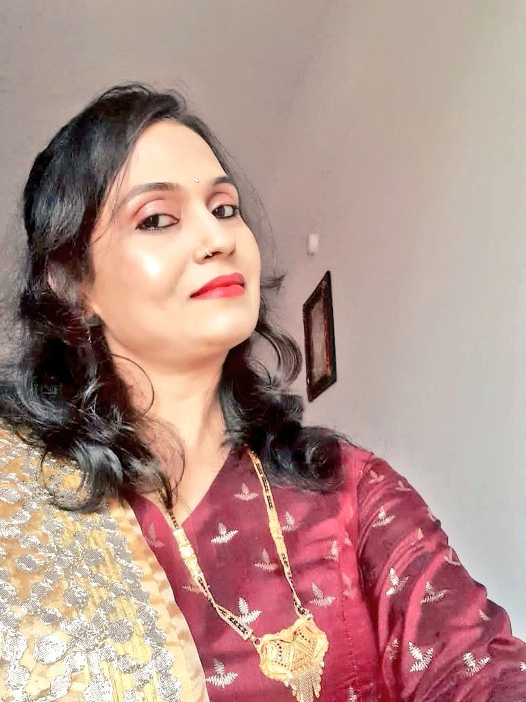 I_am_Shikhaa's tweet image. प्रसन्नता, प्रेम, संतुष्टि, शांति व. 
          आत्मसम्मान
 यदि हम स्वयं अपने आप को ही नहीं दे
            सकते
तो कोई दूसरा व्यक्ति कैसे दे सकता है,

जीवन की यह मूलभूत आवश्यकताएं 
          अपने से
शुरू हो कर ही बाहरी दुनियाँ में दी
          जा सकती हैं।

     🙏 राधे राधे 🙏