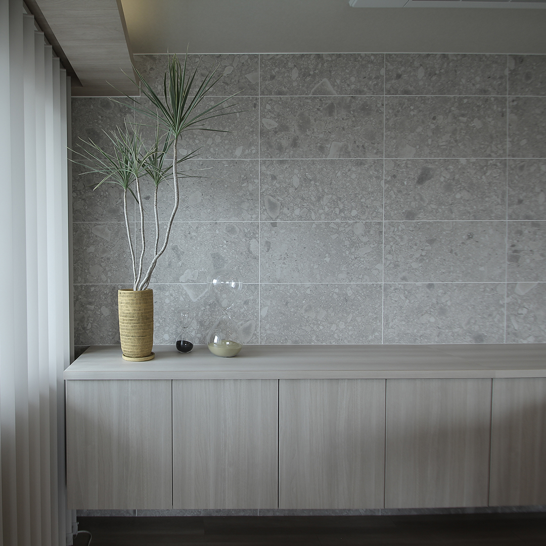 Recreate_inc's tweet image. グレージュカラーの魅力✨

どんなインテリアにも寄り添える、グレージュカラー。
人気の北欧スタイルにも相性がよさそうです💙

透明感がある空間って、ステキだなあって思います。

#Recreate #インテリア