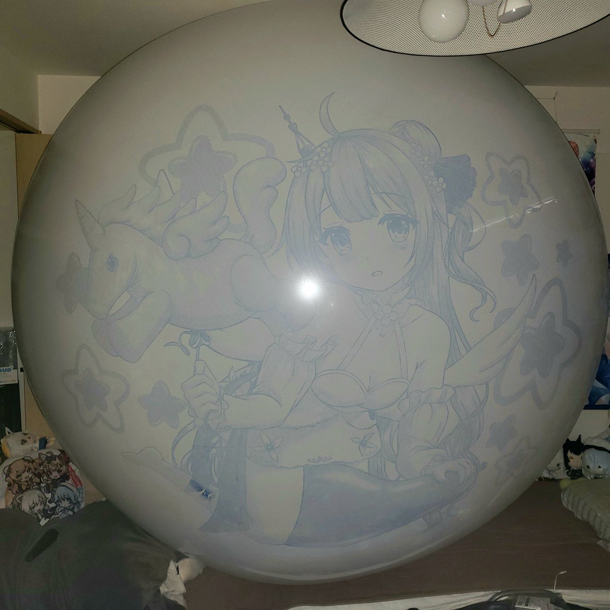 rin_fuusenさんの70インチユニコーン風船膨らました～ なお、風船が