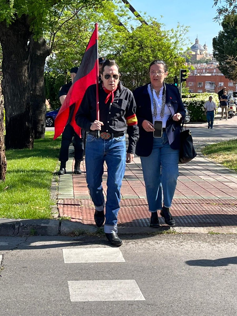 cansinoroyal's tweet photo. Loquillo de la calzada. https://t.co/BIVYbAitHn