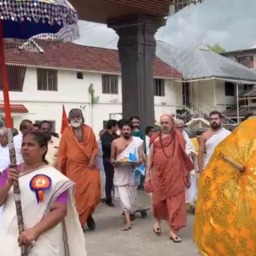 atmaguru's tweet photo. On Sri Shakara Jayanthi at Kalady, Kerala, Guru AtmaNambi for His Adwaitham teachings was honoured with Sri Shankaracharya Award.
#AtmaNambi #srishakarajayanthi #AdwaithaVedanta #massawakening #spirituality #enlightenment #upanishaanandamandir #theLIVELIFE #MahaAshramBuzios #UAM https://t.co/5GeklqIpcC