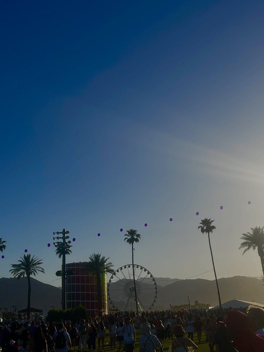 deexxo's tweet photo. Birthday in the desert 🪩🌵 https://t.co/2QzkiswUyj
