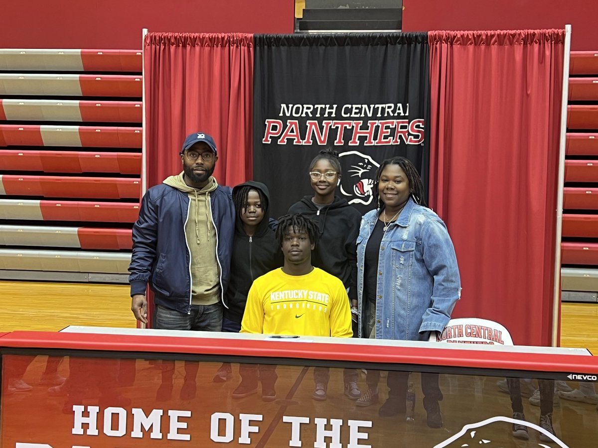 ElijahMack04's tweet photo. Blessed to say that I am 100% to @KYSUFB I’d like to thank god,my coaches,family,friends, and teammates for helping me be in this position. With that being said Let’s Work 🐎🐎🐎

@IndianaPreps @CoachCostner @CoachROYWALKER @IndyWeOutHere @NCHSPanthersFB @CoachMillz_ https://t.co/qNMffzDdyC