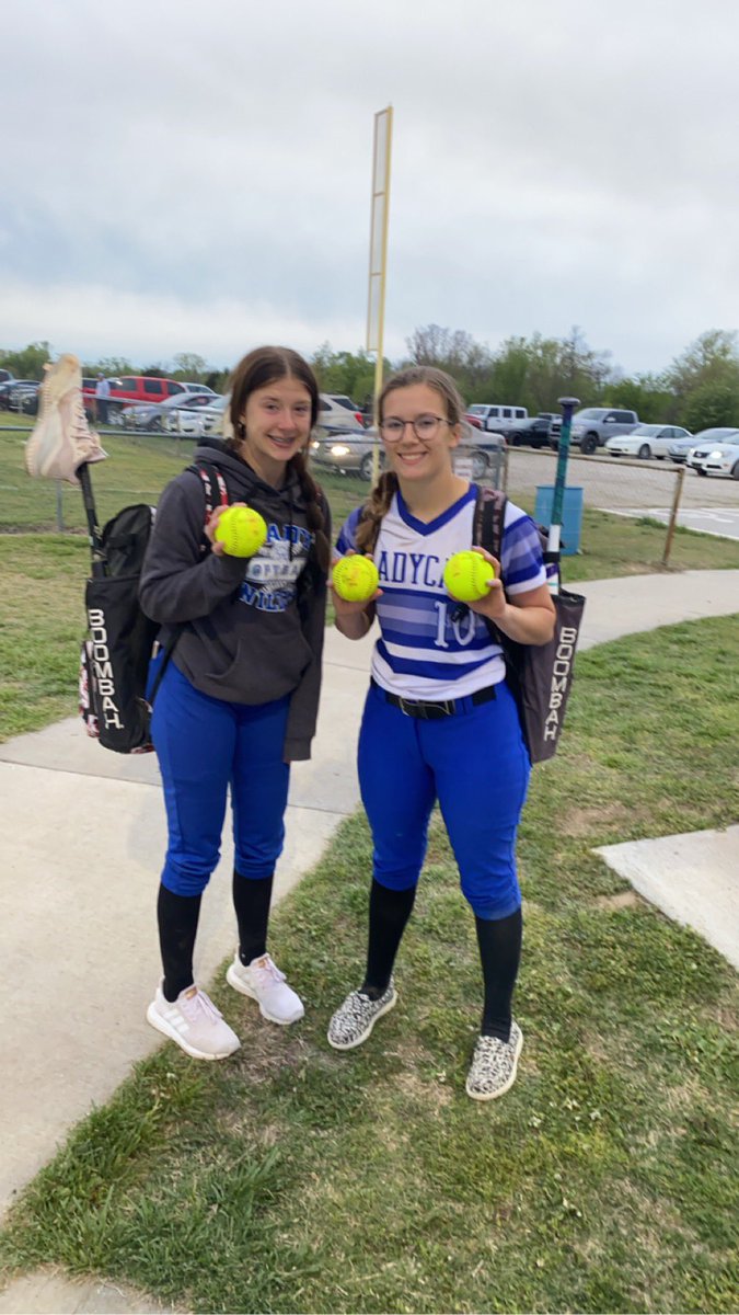 jayhawkman74's tweet photo. Yates Center freshman Kinley Morrison hits her first career home run. Senior Molly Proper adds 2 more in wins over Oswego on Monday night. #sportsinkansas #bombsquad #seksports https://t.co/JbPeD8iAKT