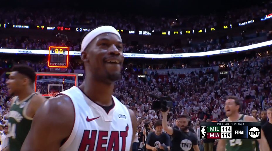 GVazquezNY's tweet photo. Es increíble. Los ha puesto 1-3.

No tengo palabras con Jimmy Butler (56). Me parece que solo un jugador habría vestido igual el sobrenombre THE ANSWER. No hay respuesta como él. https://t.co/C6YnjxFMXL