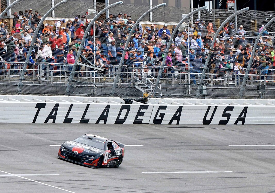 CampbellJim's tweet photo. @KyleBusch &amp; #8 @MCustomGrills Camaro ZL1 team win NASCAR Cup race at @TALLADEGA / 2nd Cup win with @RandallB14 8 crew @SpotterDerek &amp; @RCRracing / 6th Cup win w/ @TeamChevy https://t.co/qtKUKaIsFX