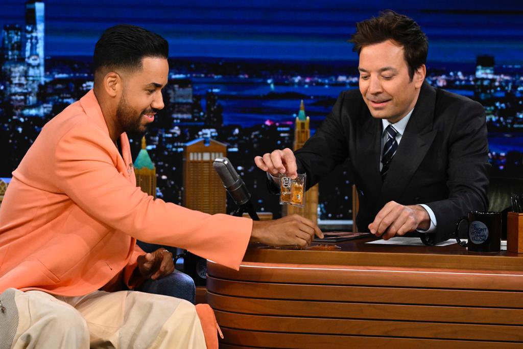 Reconocidosnet's tweet photo. The king de la bachata @RomeoSantosPage se presentó en el importante programa late-night estadounidense @FallonTonight https://t.co/noycOFs2I5