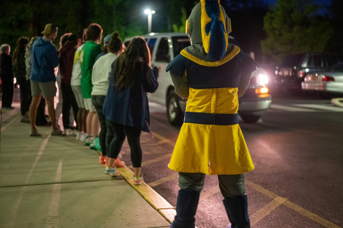 NeumannRec's tweet image. The @ncrha_official NATIONAL CHAMPIONS @neumannrollerhockey arrived home in style, with a police escort from @apd &amp;amp; an very excited welcoming committee including; Dr Domes, Sr Marguerite, Sr Linda, Sr Kathy, members of @neumannhockeyclub and of course @iamsirfrancis 🏒🏆