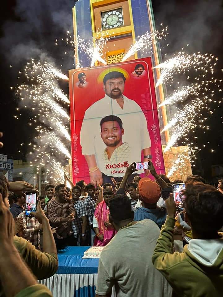 Myself_Dhruva's tweet photo. అఖిల భారత చిరంజీవి యువత రాష్ట్ర అధ్యక్షులు పి భవాని రవికుమార్ గారికి పుట్టినరోజు శుభాకాంక్షలు

@BhavaniBRK 
#HBDBRK https://t.co/aqFgfswrPa