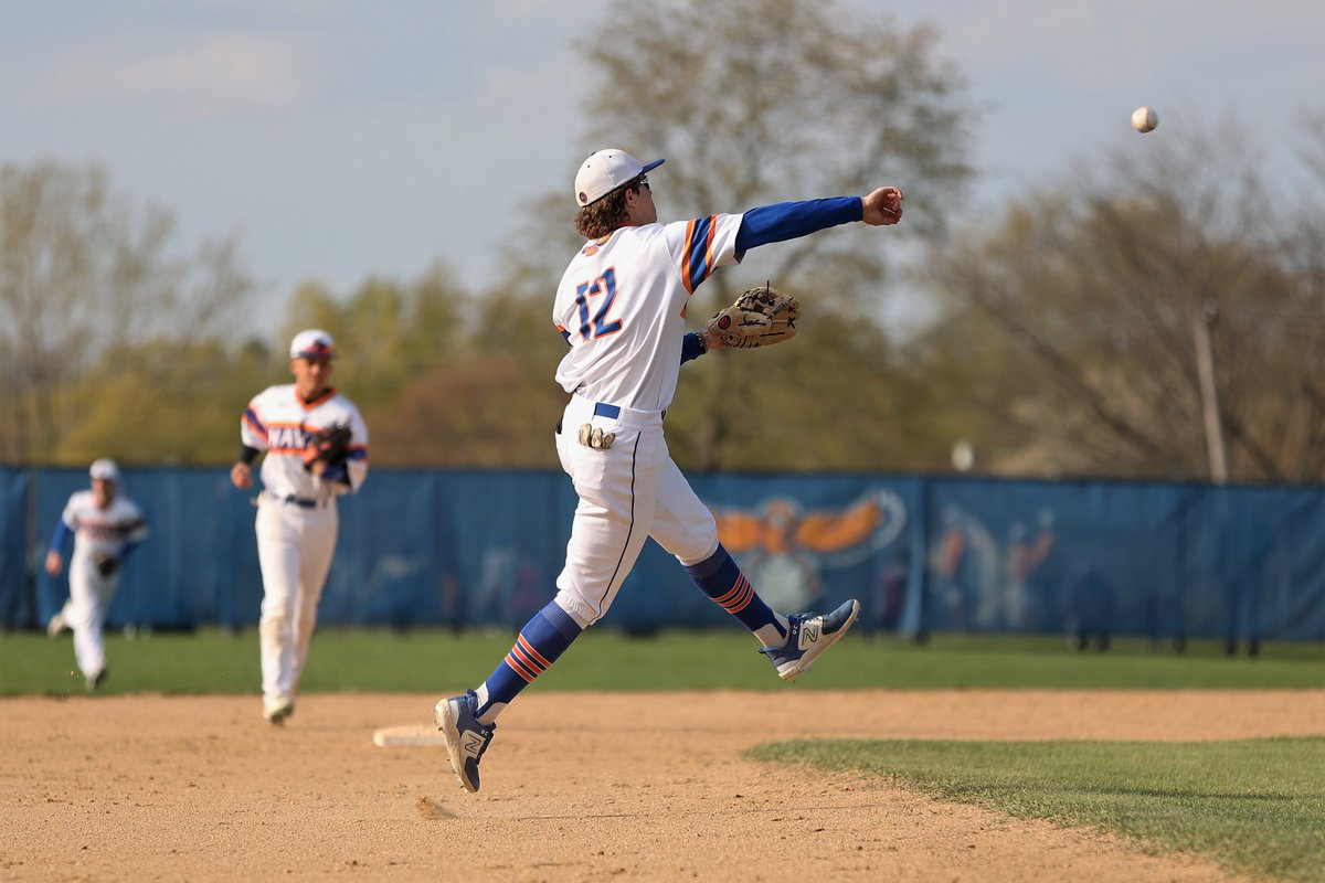 Blackhawks812's tweet photo. @HoffmanBaseball - Hawks with a 2-0 win over Palatine behind a gem from senior pitcher Ethan Dorka.

📸: Sam Conjardi

Full Gallery:
https://t.co/JqiGh9TFnU https://t.co/1mHxKM9nmH