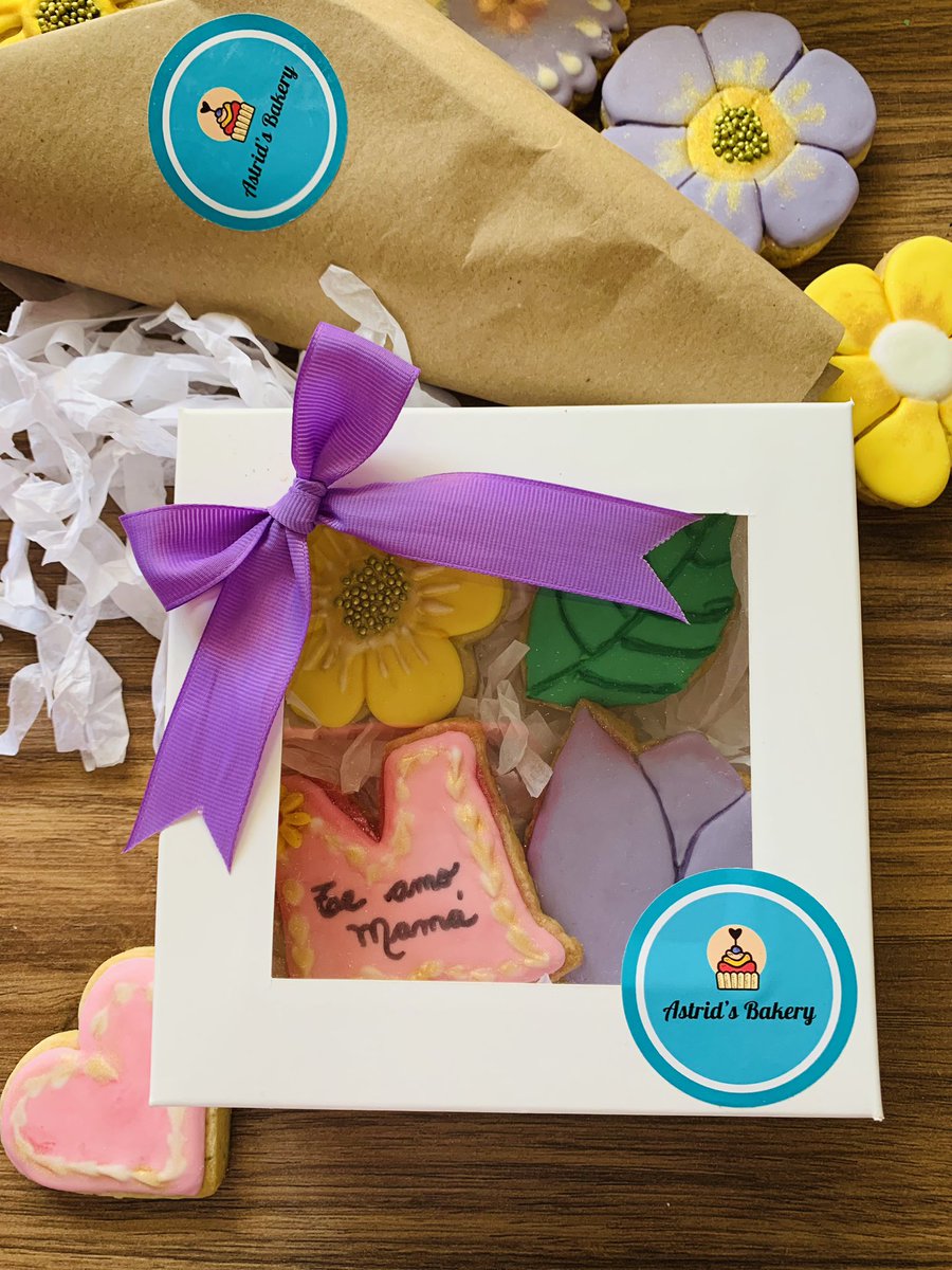Astrids_Bakery's tweet photo. Esta es la señal para que le regales a mamá una caja de galletas de limón glaseadas en su día ✨
Dale ♥️o tendrás 100 años de mala yuyu 🫶🏼 https://t.co/7jBfSMUOpC