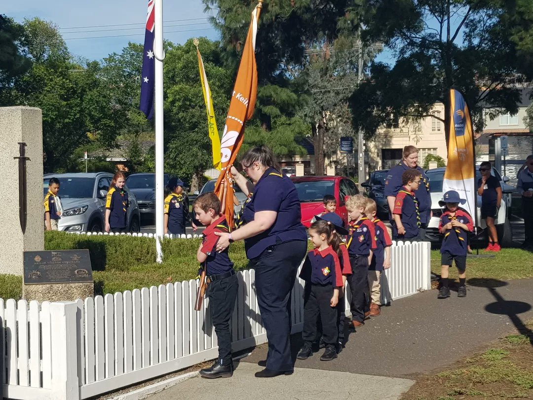 skmeilak's tweet photo. A few photos from today's ANZAC service in Keilor Village. I didn't have the money for a wreath, so a made a little one with some rosemary from my garden 😊

Support the @KeilorHistSoc here: https://t.co/TQFA2XzwcD

#WeAreBrimbank #LestWeForget https://t.co/BMhRHZcMuP