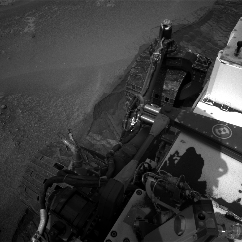 MarsMissionImgs's tweet photo. #CuriosityRover image taken on #Sol3474 at 12:42:23.267 PM with #Navcam #Mars #NASA #Space https://t.co/9YVbEff7tI