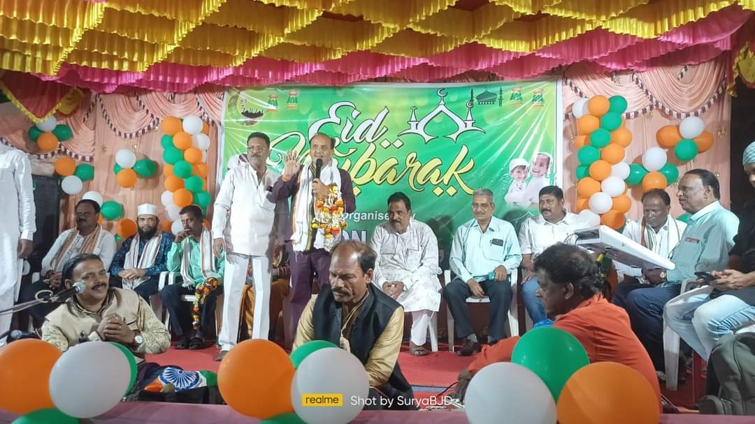 pravat_mla's tweet photo. ଭାଇଚାରାର ପବିତ୍ର ପର୍ବ 'ଇଦ୍-ଉଲ୍-ଫିତର୍' ଉପଲକ୍ଷେ କଟକ ମହାନଗର ନିଗମର ୪୦ ନଂ ୱାର୍ଡ଼ ଯୋବ୍ରା ସ୍ଥିତ ଚୂନଭାଟି ଛକ ଠାରେ '#BlueMoonClub' ଆନୁକୁଲ୍ୟରେ ଆୟୋଜିତ "#EidMubarak" ମିଳନ କାର୍ଯ୍ୟକ୍ରମରେ ମୁଖ୍ୟ ଅତିଥି ଭାବେ ଯୋଗଦେବା ଅବସରରେ। ସମସ୍ତ ଆୟୋଜକ ସଦସ୍ୟ ବୃନ୍ଦ, ଉପସ୍ଥିତ ସ୍ଥାନୀୟ କର୍ପୋରେଟର, ମୁରବୀ, ପ୍ରତିନିଧି, ...୧ https://t.co/H3DEaiWsw4