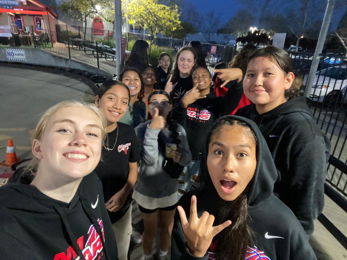 Kaci_McHugh's tweet photo. The Elite is Earned in California was an amazing opportunity. It was a really good first tournament with the team 15u @NMStars_Select.
We played a lot of good teams from all over the place. We also had some good bounding time. https://t.co/6TijkNB634