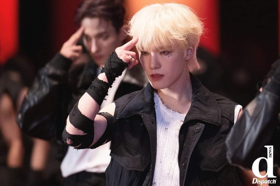 AbiiiLim's tweet photo. A new era is coming indeed. 🔥🔥🔥🔥
Our Philippine boy is no longer a boy! He a man! 🫢🫢🫢🫢😱😱😱😱
#DINO #SVT_APRIL_COMEBACK #SEVENTEEN_FML #SEVENTEEN_SUPER https://t.co/17sz6232hD