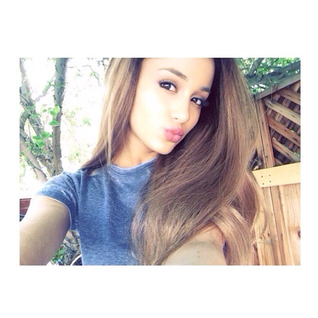 throwbacksofag's tweet image. ariana grande via instagram post 9 years ago today with "#3DaysUntilProblem 👩💭📻📻 &amp;amp; I woke up like dis (nah I really didn't at all) ❤️💋👩"(24th april 2014)