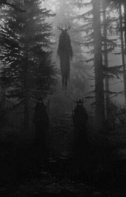 Do tell … what haunts you? What follows you in the shadows when you walk alone? What makes you feel uneasy when you’re alone? What creaks your floorboards while you’re falling asleep? Tell me. I so long to dream. #horrorwriters #ladiesofhorrorfiction #ladieswhowritehorror ☠️🖤