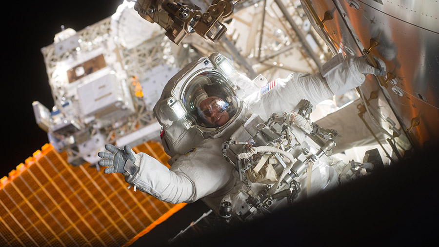 Two Expedition 69 astronauts aboard the @Space_Station are preparing for a spacewalk on Friday, April 28 by checking their spacesuits for leaks and proper fit verification. Learn more: blogs.nasa.gov/spacestation/2…