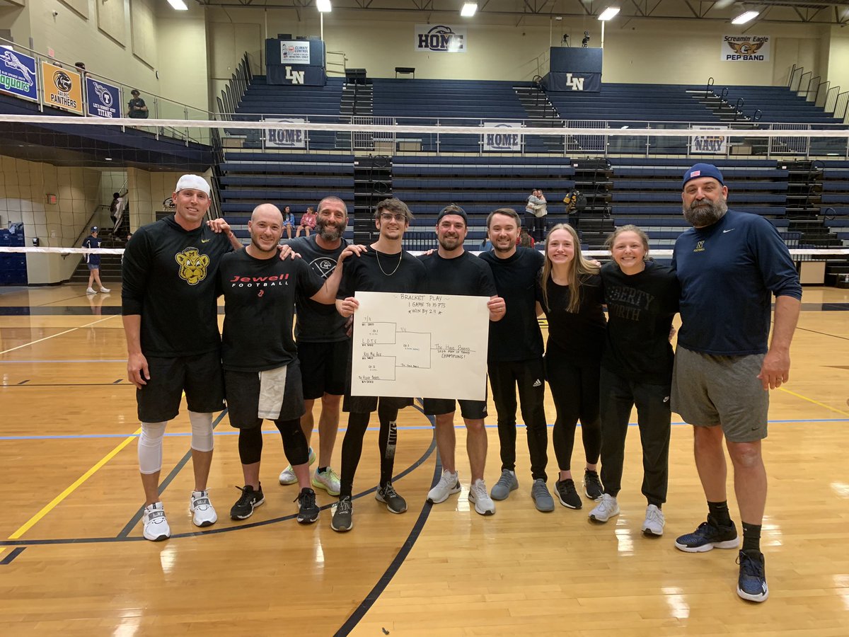 LNEagleVB's tweet photo. 13 Teams (which sets a record) &amp; a lot of fun = 2023 Men In Tights!!! In the final, it was 7/11 vs The Have Beens. On Coach Kallal’s Birthday, Have Beens are champs! Thanks to everyone for making it an AWESOME night ! Special shout out to Coach Laws &amp; Coach Kinder! #RFB 🏐🦅💪🏻 https://t.co/OfwzCZlYyL