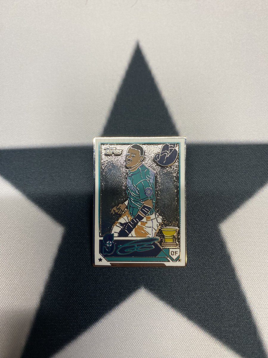 collecttoppgunn's tweet photo. Mail Day Monday!🔥 What did you have come in the mail this last week? #Topps #Bowman #bowmanchrome #whodoyoucollect #TradingCards #sportscards #MLB #NFL #Panini #prizm #thehobby https://t.co/6yM5BVQpQN