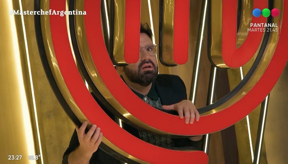 Lucas_marianooo's tweet photo. Cuando escuchás que los vecinos de esfrente están peleando

#Masterchef 
#masterchefargentina https://t.co/e4IuE5QuPE