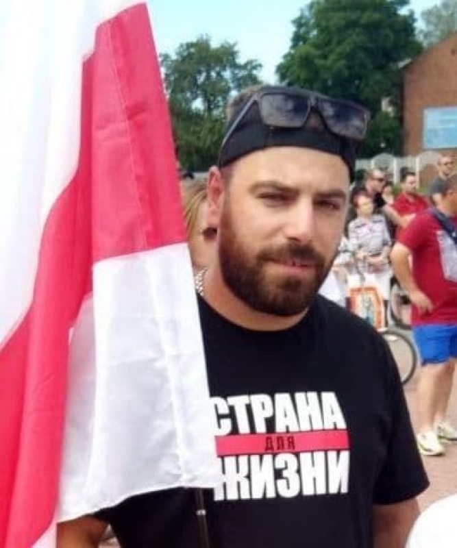 erniebarbarash's tweet photo. DAY 393 of 1495 of my daily photo commitment to #Belarus political prisoners: IHAR LAPTANOVICH, a construction worker & activist serving 2.5 YEARS for being 1 of 4,000 people who… danced in the street in Brest to protest the stolen 2020 election #FreeBelarus #dancingisnotacrime https://t.co/lAkiZgeo0q