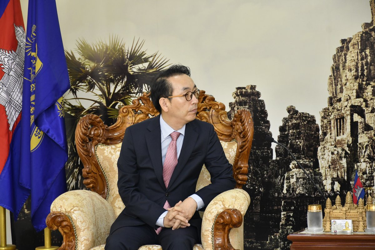 General_Dep_STI's tweet image. On Thursday, April 24, 2023

A Courtesy Call by His Excellency PARK Jung-Wook, New Extraordinary and Plenipotentiary Ambassador of the Republic of Korea to Cambodia.

#MISTI #koreanembassy